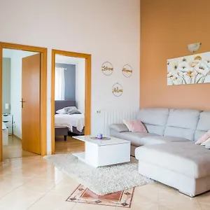 https://apartments-lorena.in-istria.net