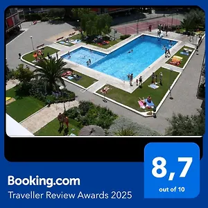 oasis-close-barcelona-pool-tennis-beach.catalonia-hotels.com/